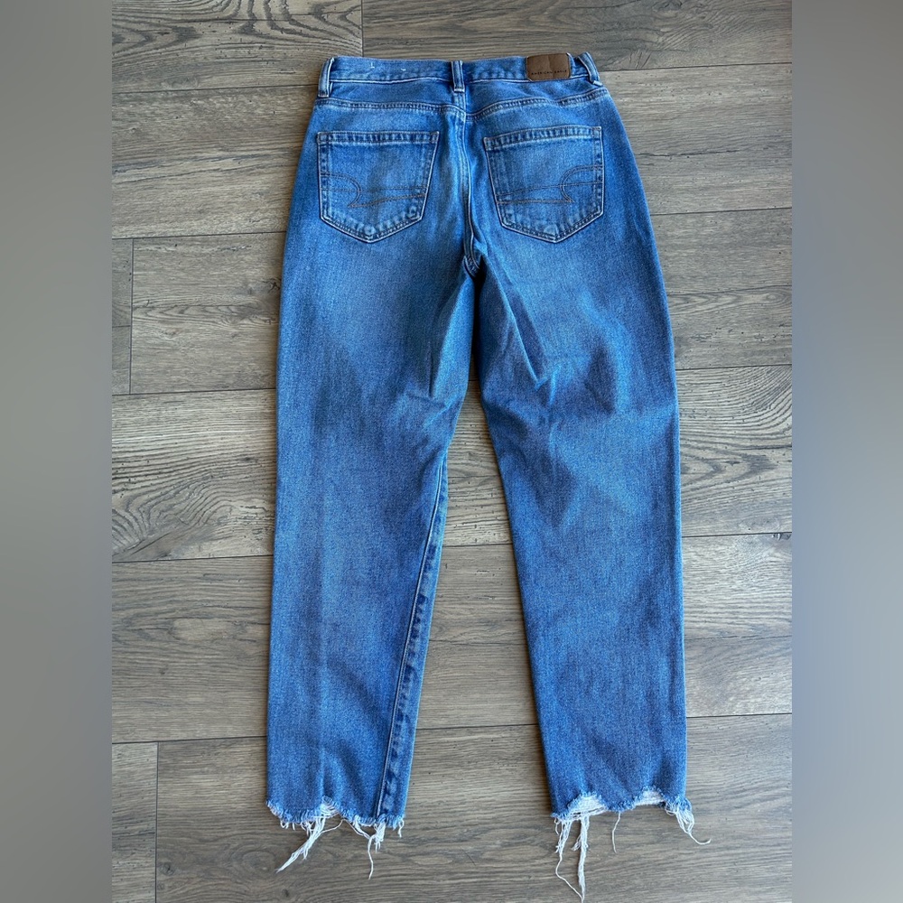 🦅 AE Mom Jeans - Picture 5 of 6
